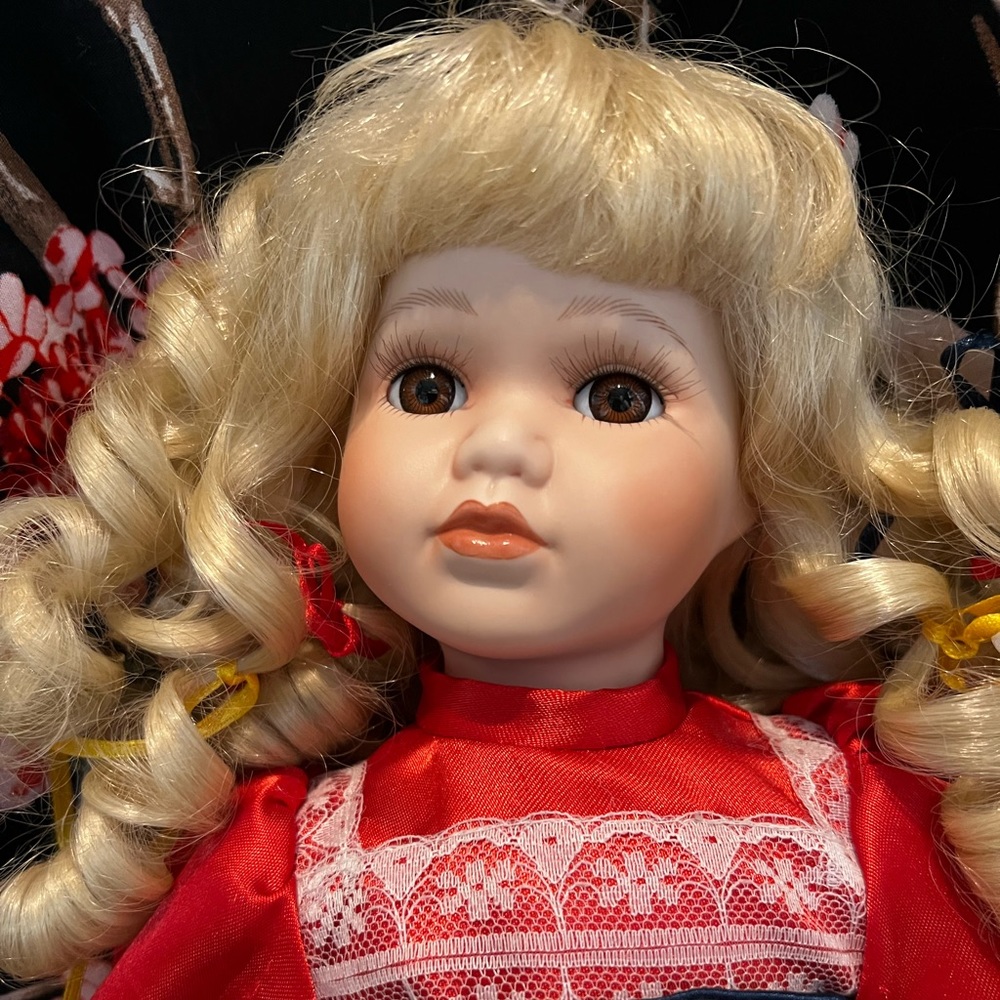 Seymour Mann Goldilocks sitting 16 inch porcelain doll with tag